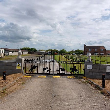 Hotel Braemar Equestrian, East Riding Of Yorkshire à Burton Pidsea Extérieur photo